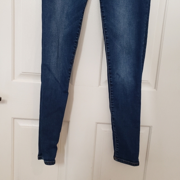 Kut from the Kloth - Picture 2 of 10